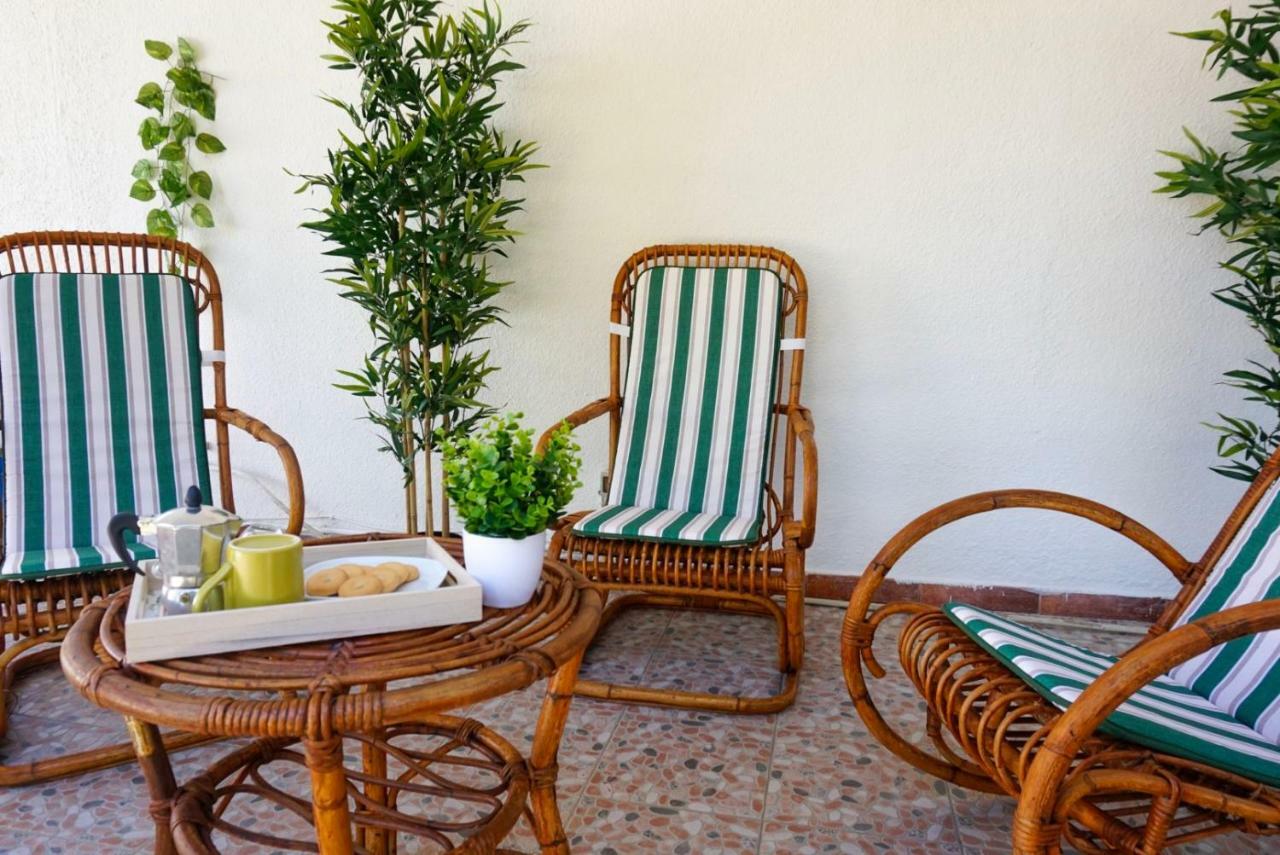 Villa Aurelia -Seafront Apartment With Patio Flumini di Quartu Ngoại thất bức ảnh