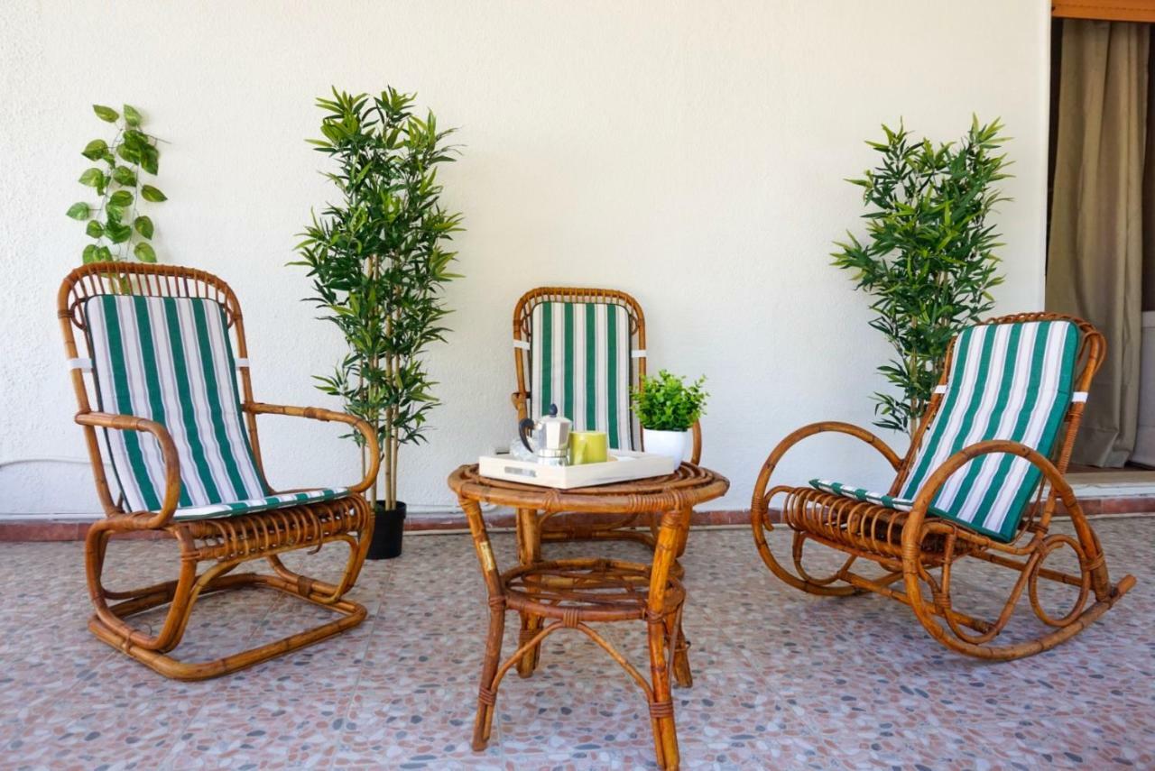Villa Aurelia -Seafront Apartment With Patio Flumini di Quartu Ngoại thất bức ảnh
