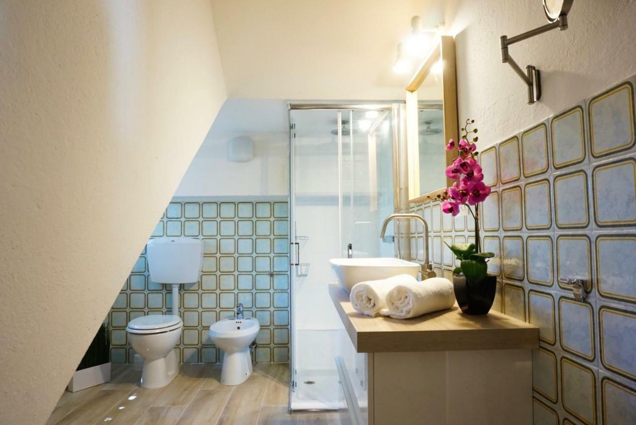 Villa Aurelia -Seafront Apartment With Patio Flumini di Quartu Ngoại thất bức ảnh