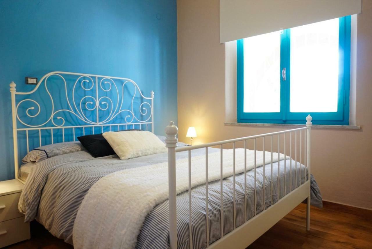 Villa Aurelia -Seafront Apartment With Patio Flumini di Quartu Ngoại thất bức ảnh