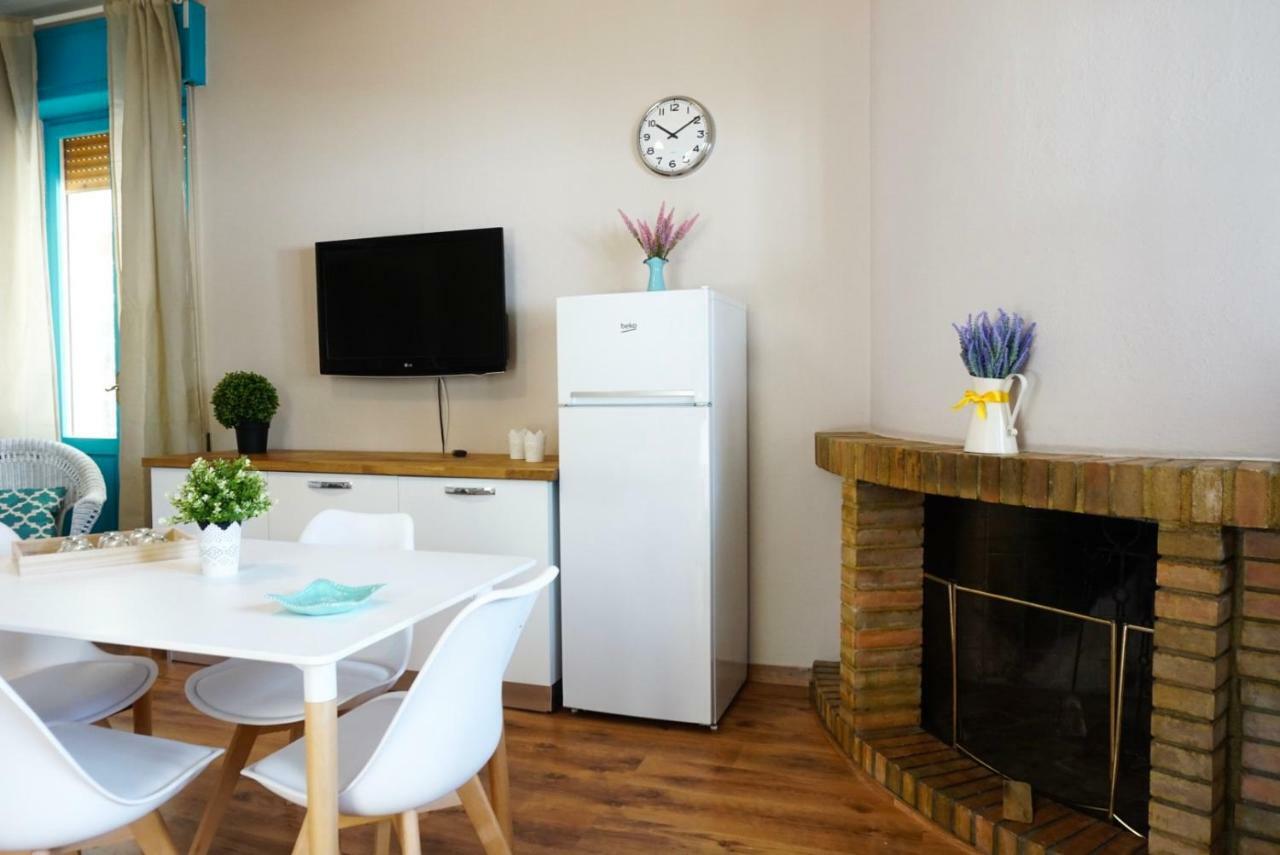 Villa Aurelia -Seafront Apartment With Patio Flumini di Quartu Ngoại thất bức ảnh