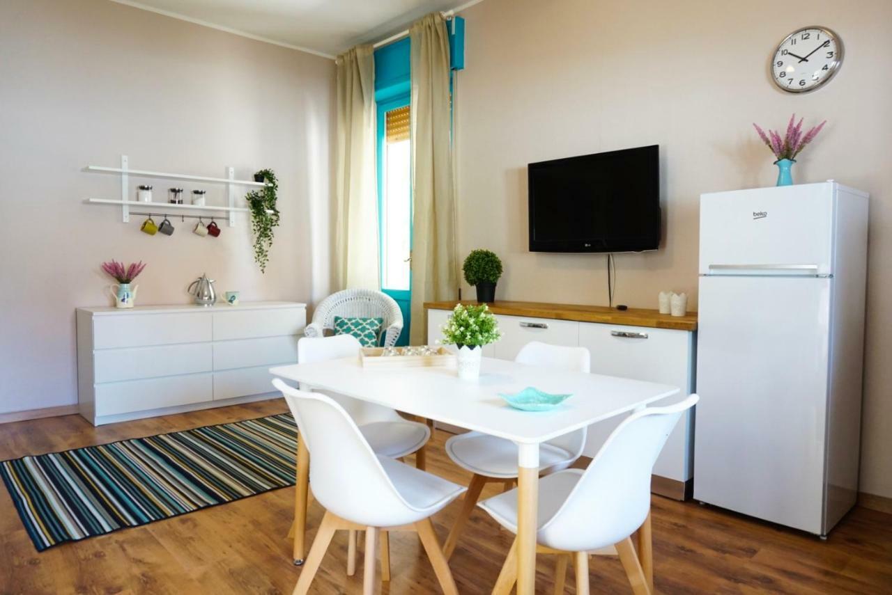 Villa Aurelia -Seafront Apartment With Patio Flumini di Quartu Ngoại thất bức ảnh