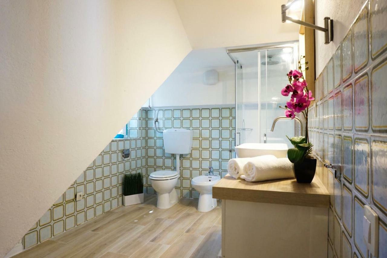 Villa Aurelia -Seafront Apartment With Patio Flumini di Quartu Ngoại thất bức ảnh