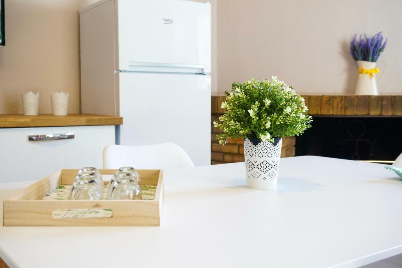 Villa Aurelia -Seafront Apartment With Patio Flumini di Quartu Ngoại thất bức ảnh